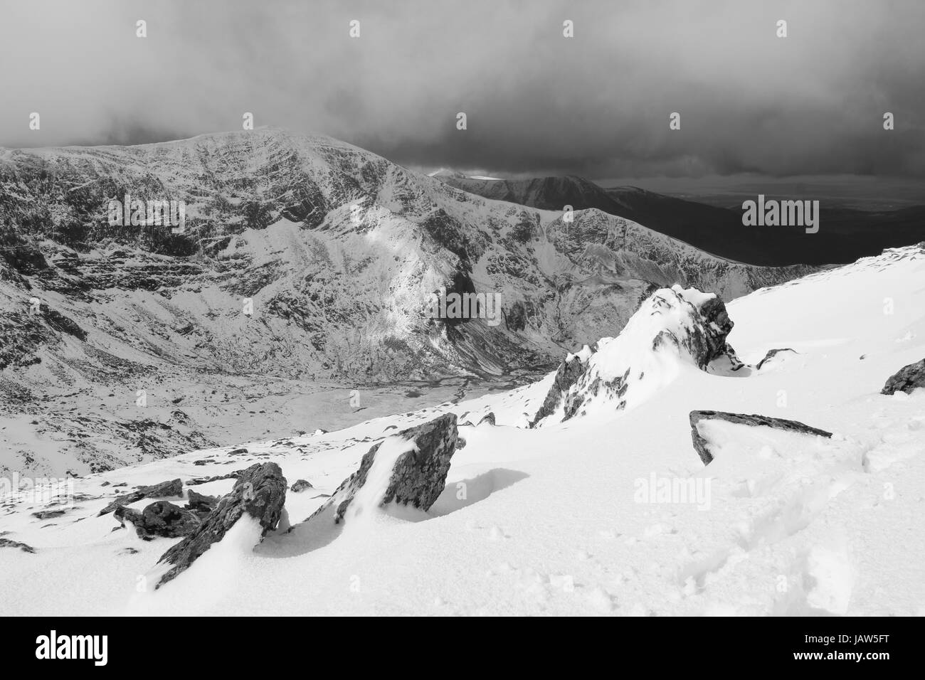 Winter in den Bergen von Wales, isoliert und von der Natur inspiriert. Stockfoto