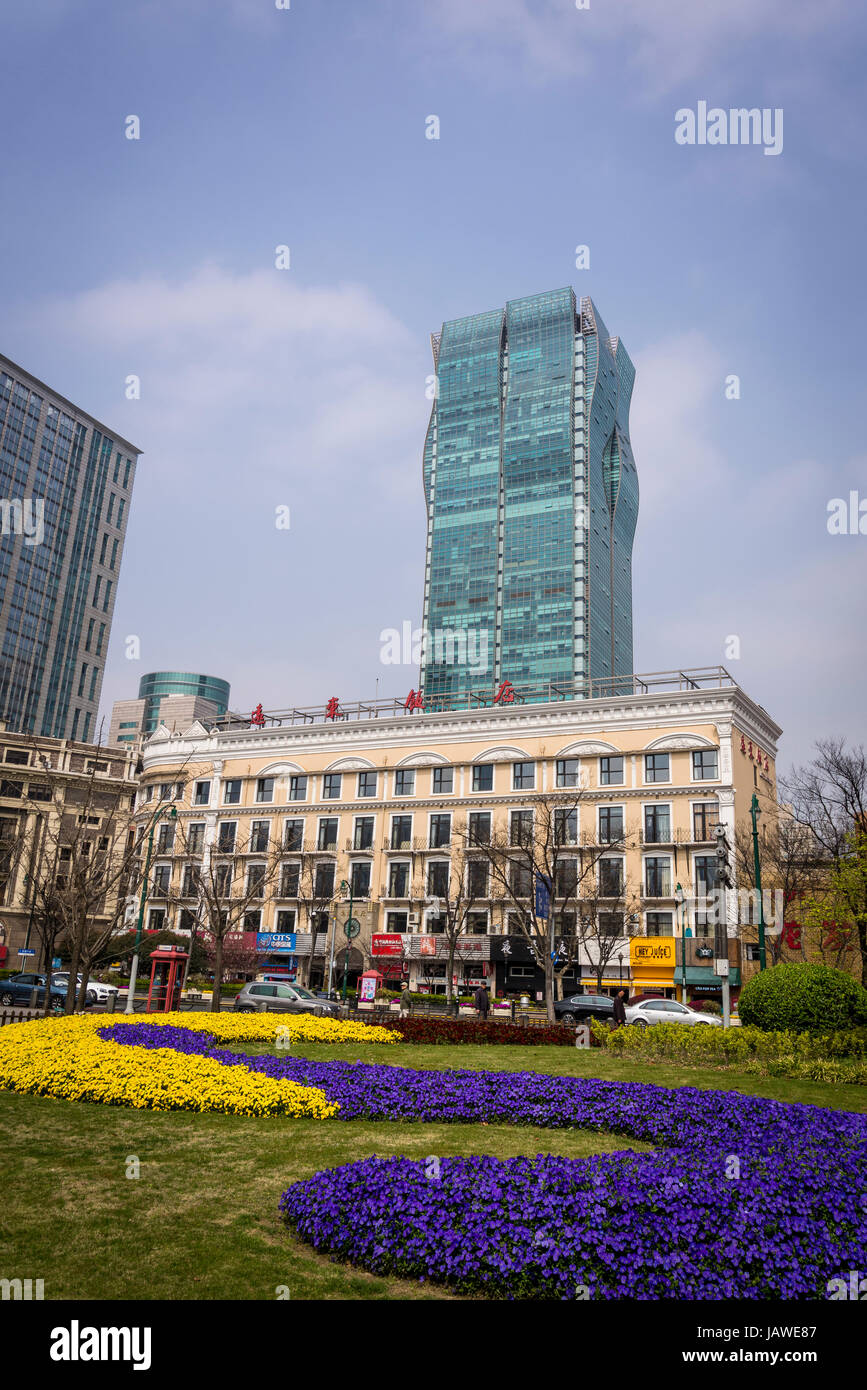 Peoples Square, zentralen öffentlichen Platz umgeben von gewerblich genutzten Gebäuden, Huangpu District, Shanghai, China Stockfoto