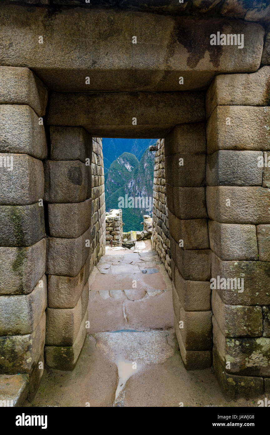 Inca poliert Trockenstein Tür Bogen im Tempel der Sonne und Torreon, das Observatorium. Stockfoto