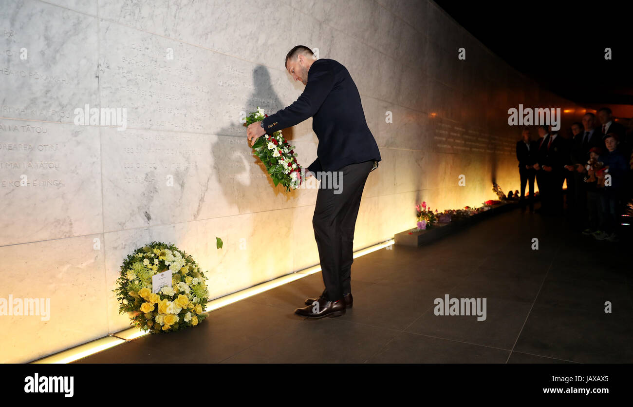 British and Irish Lions Kapitän Sam Warburton legt einen Kranz nieder, während der Zeremonie am Canterbury Erdbeben Denkmal, Christchurch. PRESSEVERBAND Foto. Bild Datum: Donnerstag, 8. Juni 2017. PA-Geschichte-RUGBYU-Löwen zu sehen. Bildnachweis sollte lauten: David Davies/PA Wire. Einschränkungen: Nur zur redaktionellen Verwendung. Keine kommerzielle Nutzung oder Sponsorenlogos verdunkelt. Stockfoto