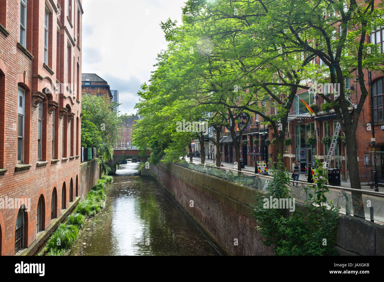 Canal Street läuft neben Manchester Canal, UK Stockfoto