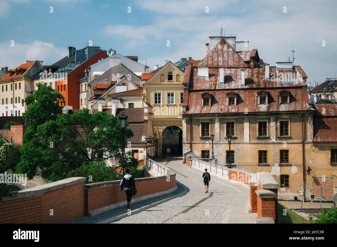 Lublin, Polen - 5. Juni 2017: Brama Grodzka-Tor zur alten Stadt Lublin. Blick von der Brücke der Zamkowa Street, Polen. Stockfoto