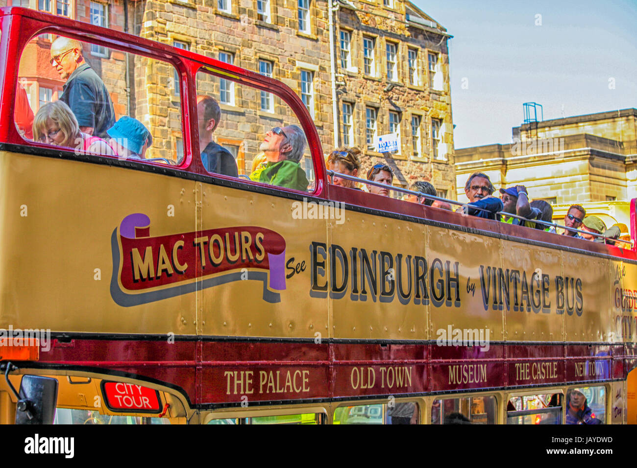 Hop on Hop off-Bus in Edinburgh Stockfoto