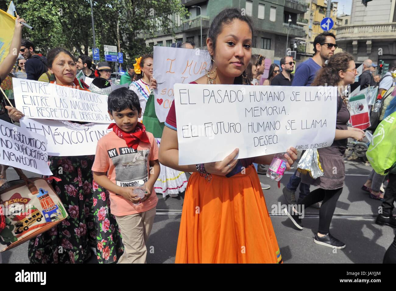 Mailand, 20. Mai 2017, "Gemeinsam ohne Wände" Demonstration für die Aufnahme und Integration der zugewanderten Völker; Vertreter der mexikanischen Gesellschaft Stockfoto