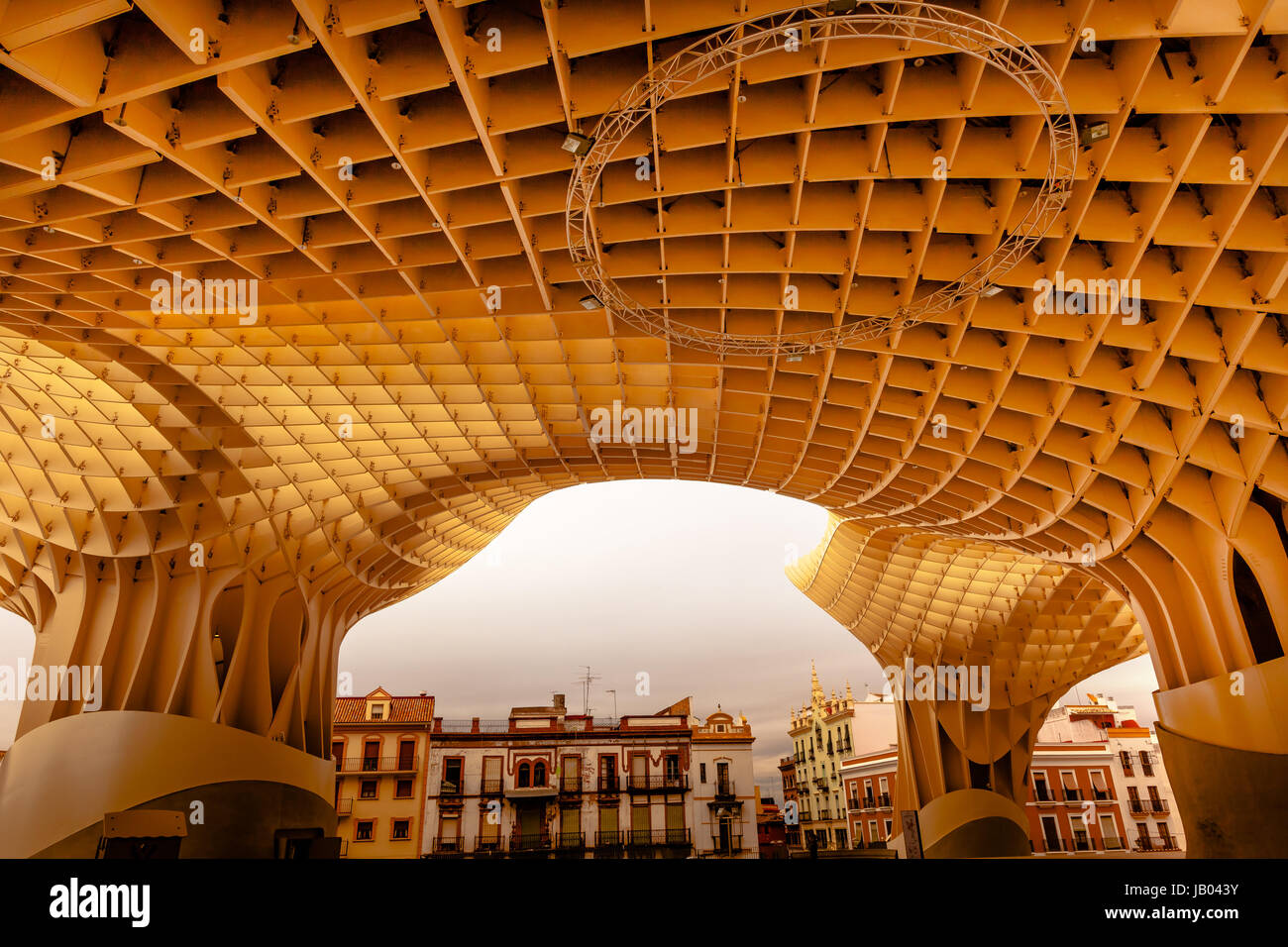 Die Pilze Metropol Parasol Sevilla Andalusien Spanien.  Weltweit größte Holzkonstruktion.  Entworfen von Jürgen Mayer-Hermann 2011 abgeschlossen. Stockfoto