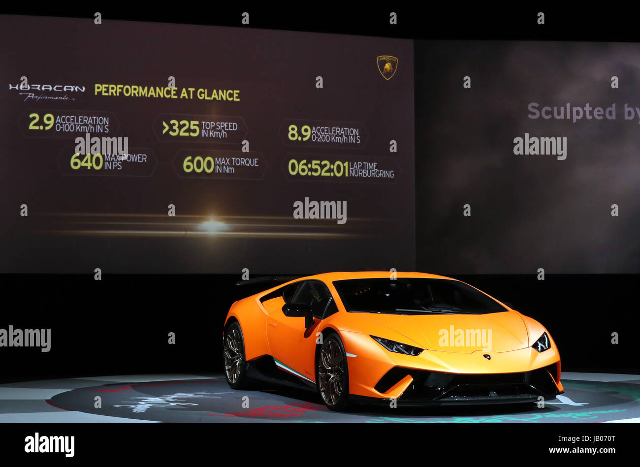 Tokio, Japan. 8. Juni 2017. Italienische Supercar Hersteller Lamborghini zeigt der neue Lamborghini Huracan Performante in Tokio auf Donnerstag, 8. Juni 2017. Die neue Lanborghini Huracan Performante hat 5,2-Wurf-V10-Motor und markiert einen neuen Rundenrekord Produktion Auto von 6 Minuten 52,01 Sekunden auf der Rennstrecke Nürburgring in Deutschland. Kredite: Yoshio Tsunoda/AFLO/Alamy Live-Nachrichten Stockfoto