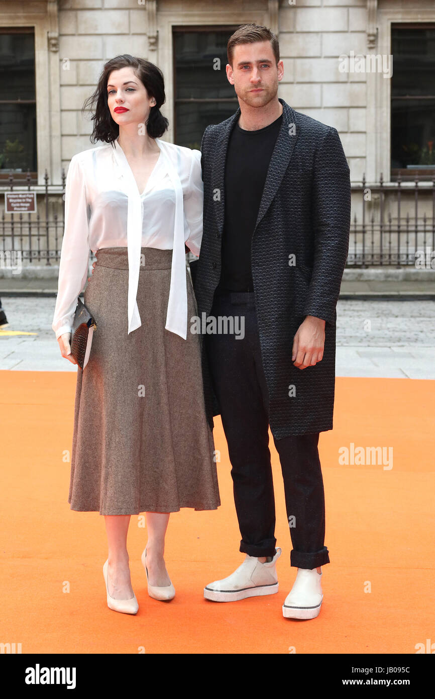 London, UK. 7. Juni 2017. Jessica de Gouw, Oliver Jackson-Cohen, Royal Academy of Arts Ausstellung Vorschau Sommerfest, Burlington House, London UK, 7. Juni 2017, Foto von Richard Goldschmidt Credit: Rich Gold/Alamy Live News Bildnachweis: Rich Gold/Alamy Live News Stockfoto