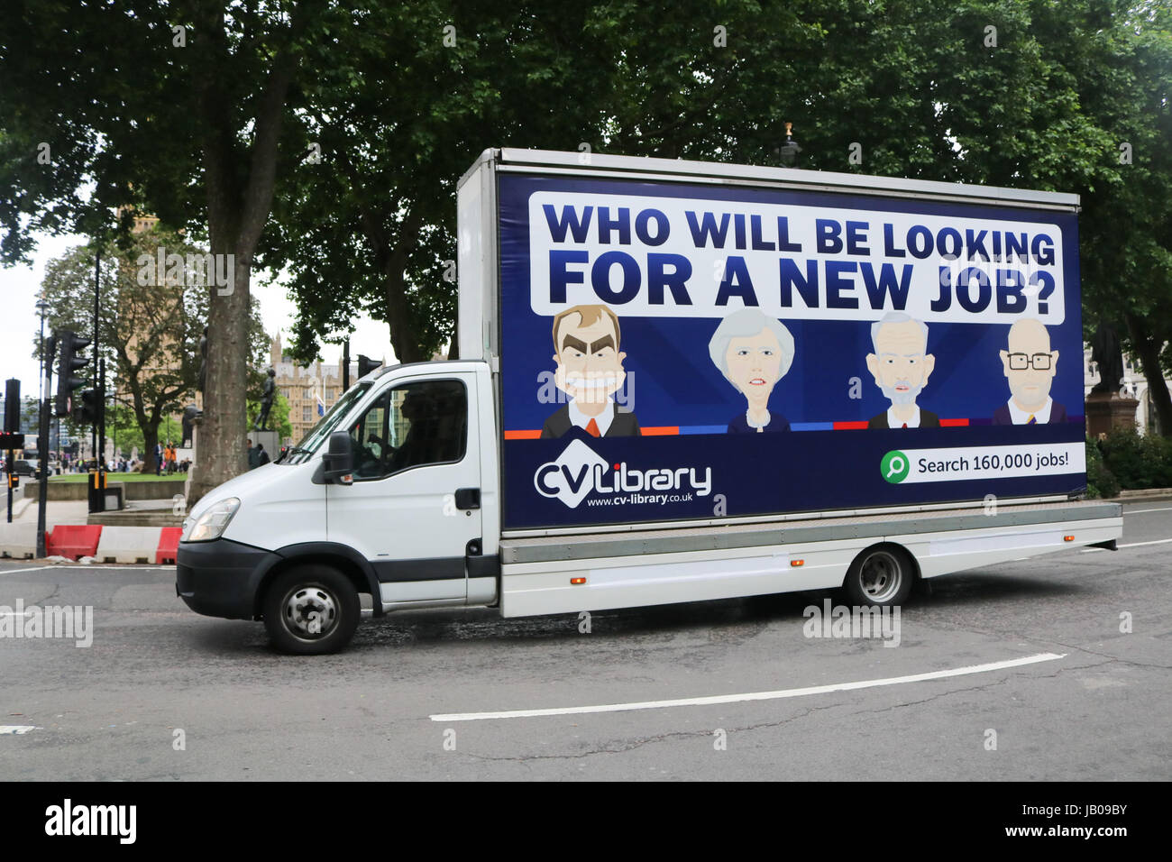 London, UK. 8. Juni 2017. Eine Werbung van zeigen Karikaturen von Tim Farron, Theresa May, Jeremy Corbyn und Paul Nuttall mit der Nachricht, die für einen neuen Job suchen, als Großbritannien zu den Urnen zu wählen, eine neue Regierung Kredit geht: Amer Ghazzal/Alamy Live-Nachrichten Stockfoto London, UK. 8. Juni 2017. Eine Werbung van zeigen Karikaturen von Tim Farron, Theresa May, Jeremy Corbyn und Paul Nuttall mit der Nachricht, die für einen neuen Job suchen, als Großbritannien zu den Urnen zu wählen, eine neue Regierung Kredit geht: Amer Ghazzal/Alamy Live-Nachrichten Stockfoto