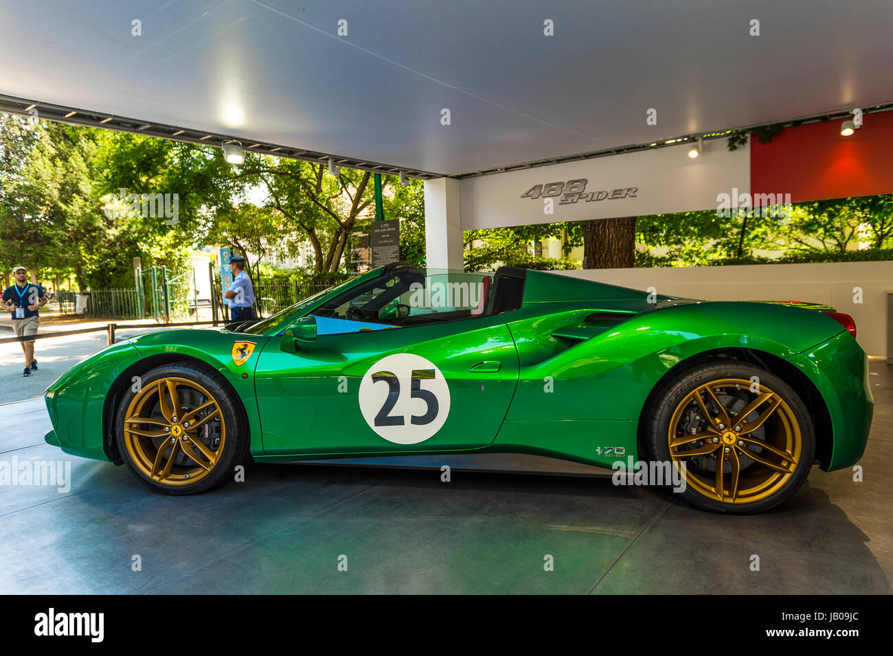Piemont, Turin, Italien. 8. Juni 2017. Italien-Piemont-Turin-Valentino-Park "Salone dell'auto di Torino" Ferrari 488 Spider Credit: wirklich Easy Star/Alamy Live News Stockfoto
