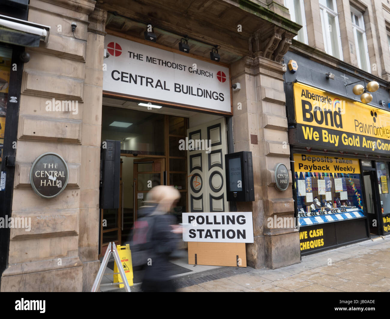 Manchester, UK. 8. Juni 2017. Das Wahllokal in der Central Hall, im Stadtzentrum von Manchester Manchester Central Sitz von Labour MP Lucy Powell am Donnerstag, 8. Juni 2017 für Snap Parlamentswahlen angesagten von Theresa kann Kredit statt: Chris Rogers/Alamy Live News Stockfoto