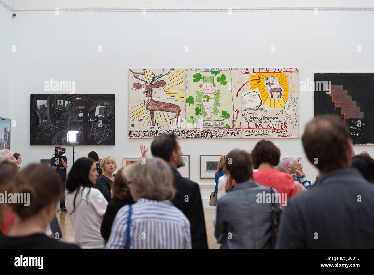 Royal Academy of Arts, London, UK. 8. Juni 2017. Über 1200 Werke auf dem Display in das größte Einreichung Ausstellung eröffnen in der Welt, die jährliche Sommerausstellung der RA. Von Eileen Cooper RA koordiniert, umfasst die Ausstellung Arbeiten von international renommierten Künstlern wie Rosemarie Trockel, Julian Schnabel, Hassan Hajjaj, Secundino Hernández, Isaac Julien, Tomoaki Suzuki, Mark Wallinger und Sean Scully RA plus Einreichungen neue Royal Akademiker einschließlich Gilbert & George und David Adjaye. Die meisten ausgestellten Werke sind verkäuflich. Bildnachweis: Malcolm Park Leitartikel/Alamy Live-Nachrichten. Stockfoto