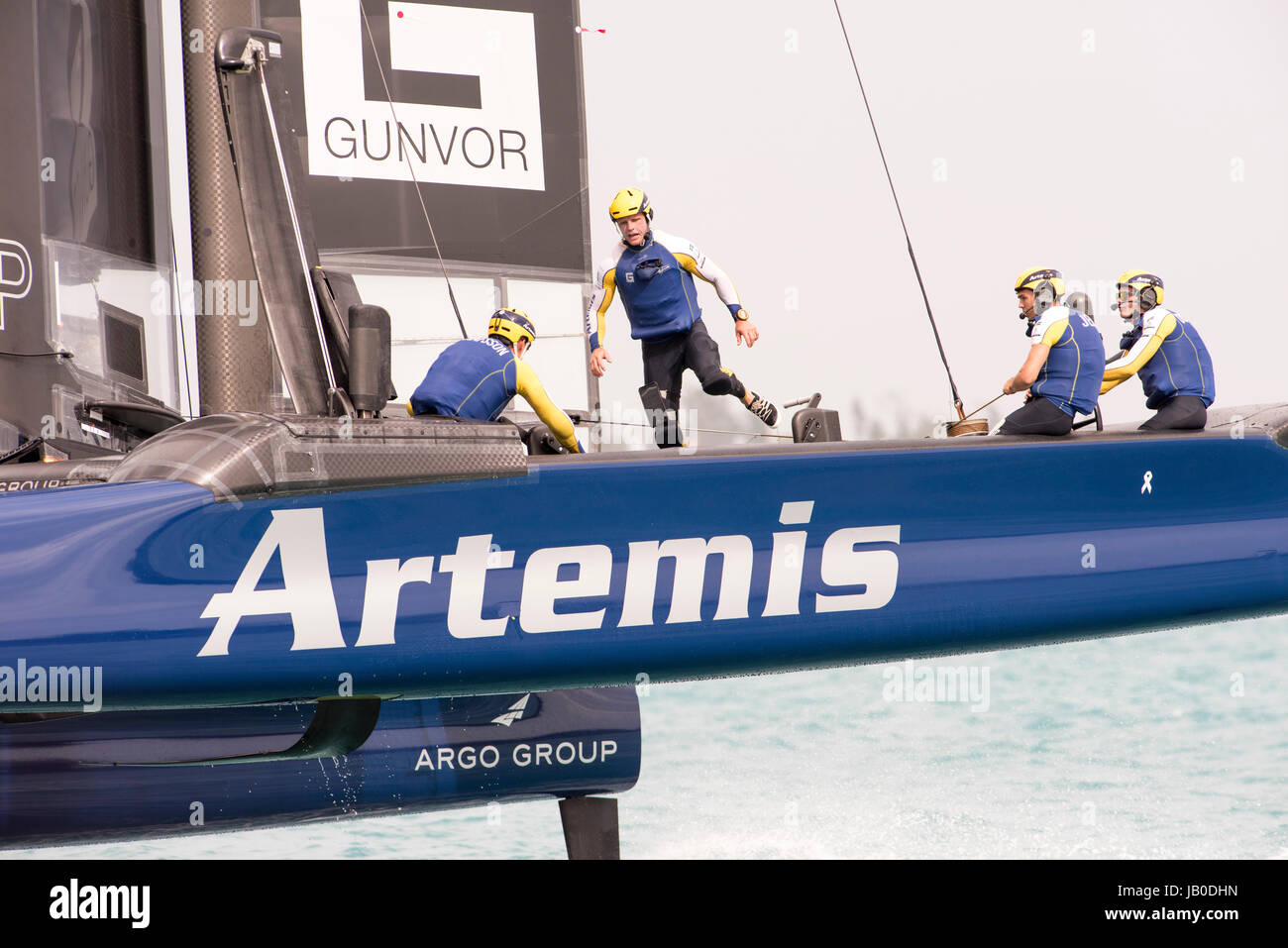 Toller Sound, Bermuda. 8. Juni 2017. Artemis Racing (SWE) gewinnt gegen Soft Bank Team Japan im 7. Spiel in der Louis Vuitton America Cup Challenger Playoff-Halbfinale die Führung bei 4 Rennen auf 3 zu übernehmen. Bildnachweis: Chris Cameron/Alamy Live-Nachrichten Stockfoto