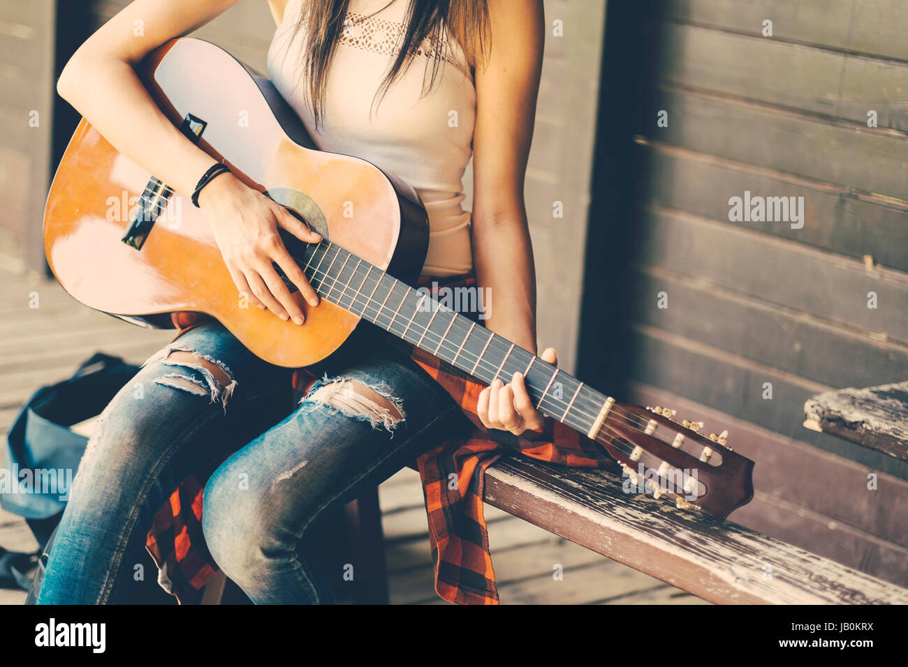 Festival Frau mit Gitarre auf party Stockfoto