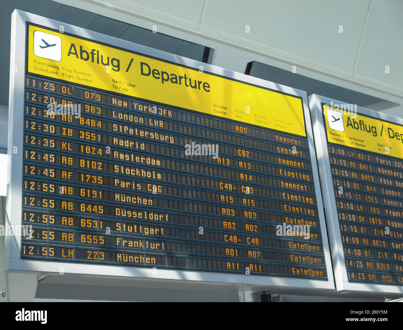 Berlin Deutschland 26 April 10 Flugplan Abflug Flughafen Berlin Zeigen Internationale Und Nationale Fluge Fur New York London St Petersburg Madrid Amsterdam Stockholm Paris Munchen Dusseldorf Stuttgart Frankfurt Stockfotografie Alamy