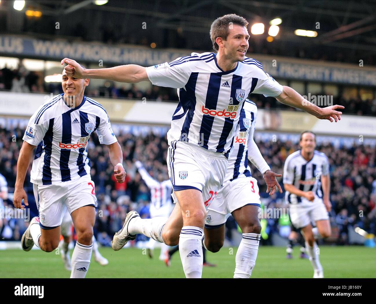 GARETH MCAULEY SCORES WEST BROMWICH ALBION V CHELSEA HAWTHORNS BIRMINGHAM ENGLAND 3. März 2012 Stockfoto