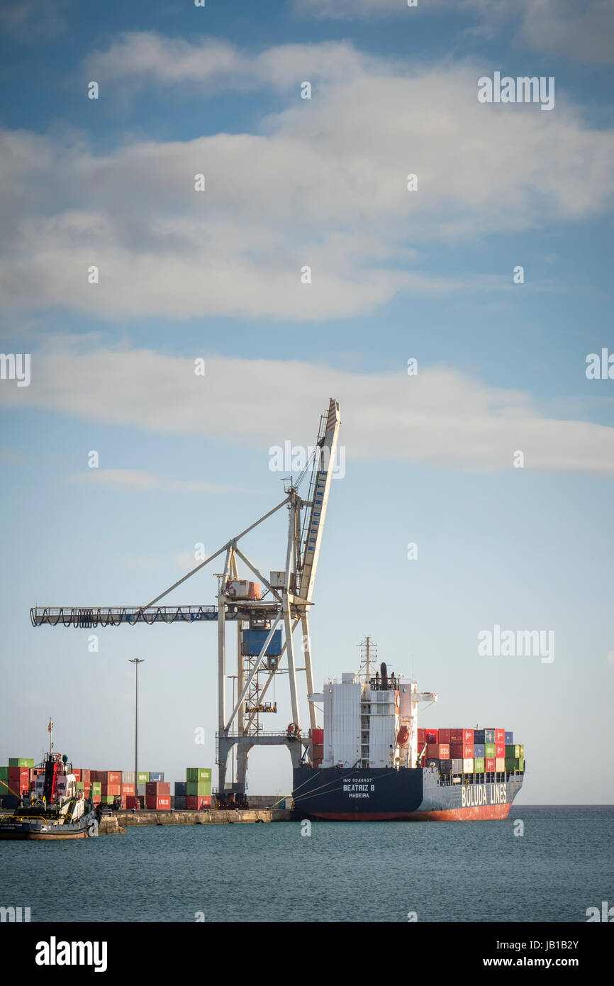 Frachter im Hafen Ruerto del Rosario-Fuerteventura-Kanarische Inseln-Spanien Stockfoto