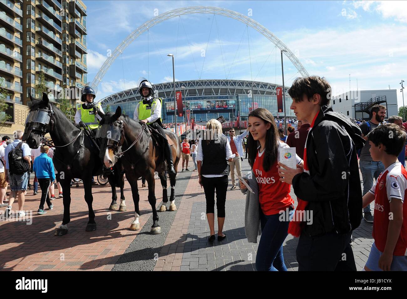 ZUSÄTZLICHE Polizei Sicherheit heute ARSENAL V CHELSEA WEMBLEY Stadion LONDON England 27. Mai 2017 Stockfoto