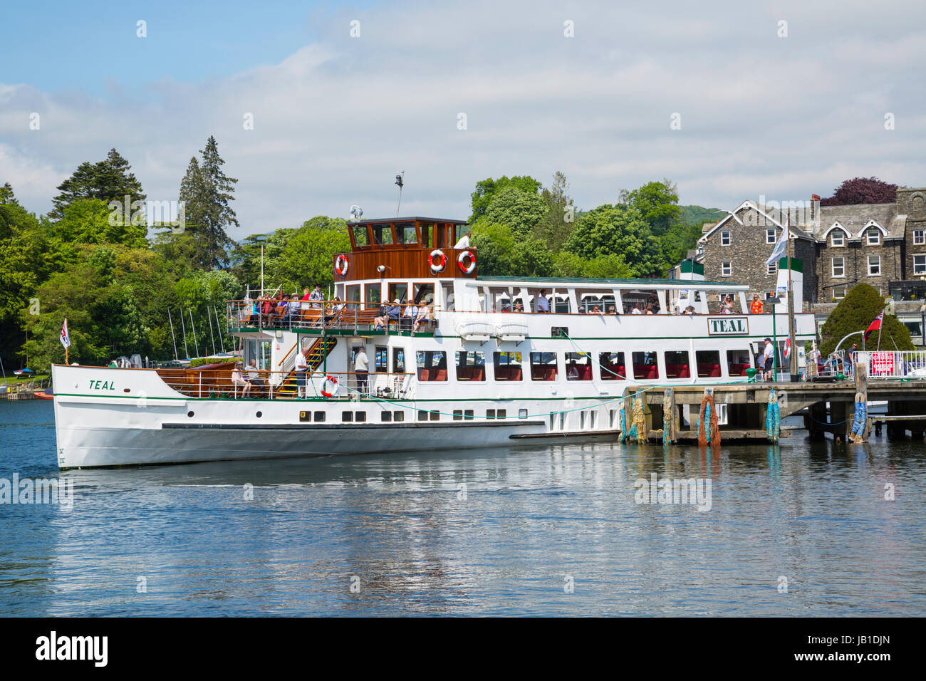 Fahrgastschiff festgemacht in Bowness-On-Windermere oben. Stockfoto