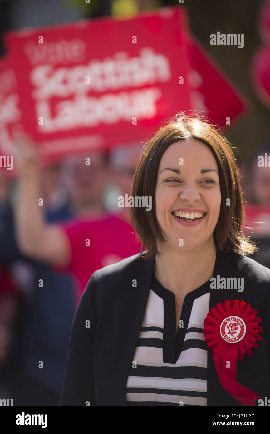 Schottische Labour starten ihre allgemeine Wahlkampagne in Rutherglen. Kezia Dugdale gesellt sich von Labours Rutherglen und Hamilton West Kandidat, Gerard Killen für den Wahlkampf mit Parteiaktivisten.  Mitwirkende: Kezia Dugdale wo: Rutherglen, Vereinigtes Königreich bei: Kredit-8. Mai 2017: Euan Cherry/WENN.com Stockfoto