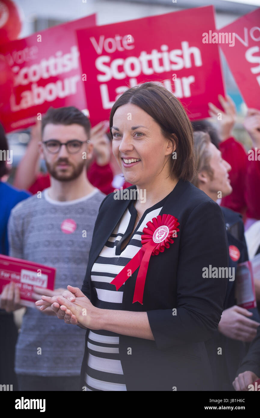 Schottische Labour starten ihre allgemeine Wahlkampagne in Rutherglen. Kezia Dugdale gesellt sich von Labours Rutherglen und Hamilton West Kandidat, Gerard Killen für den Wahlkampf mit Parteiaktivisten.  Mitwirkende: Kezia Dugdale wo: Rutherglen, Vereinigtes Königreich bei: Kredit-8. Mai 2017: Euan Cherry/WENN.com Stockfoto