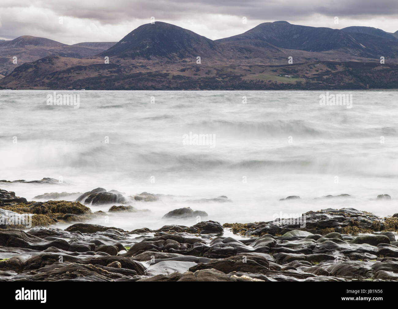 Arran von Kintyre Küstenlinie in dramatischen Wetter gesehen Stockfoto