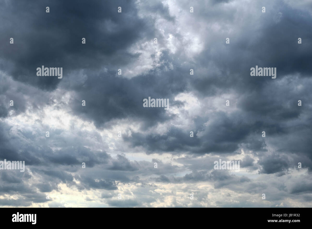 dunkle Wolken Himmel, stürmischem Wetter Wolkengebilde Stockfoto