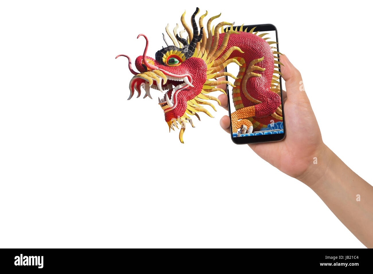 menschliche Hand zu halten, Smartphone, Tablet, Handy mit großer Drachenstatue Bildschirm herauskommen. Konzept der feiern Chinese New Year Hintergrund mit Konzept Stockfoto