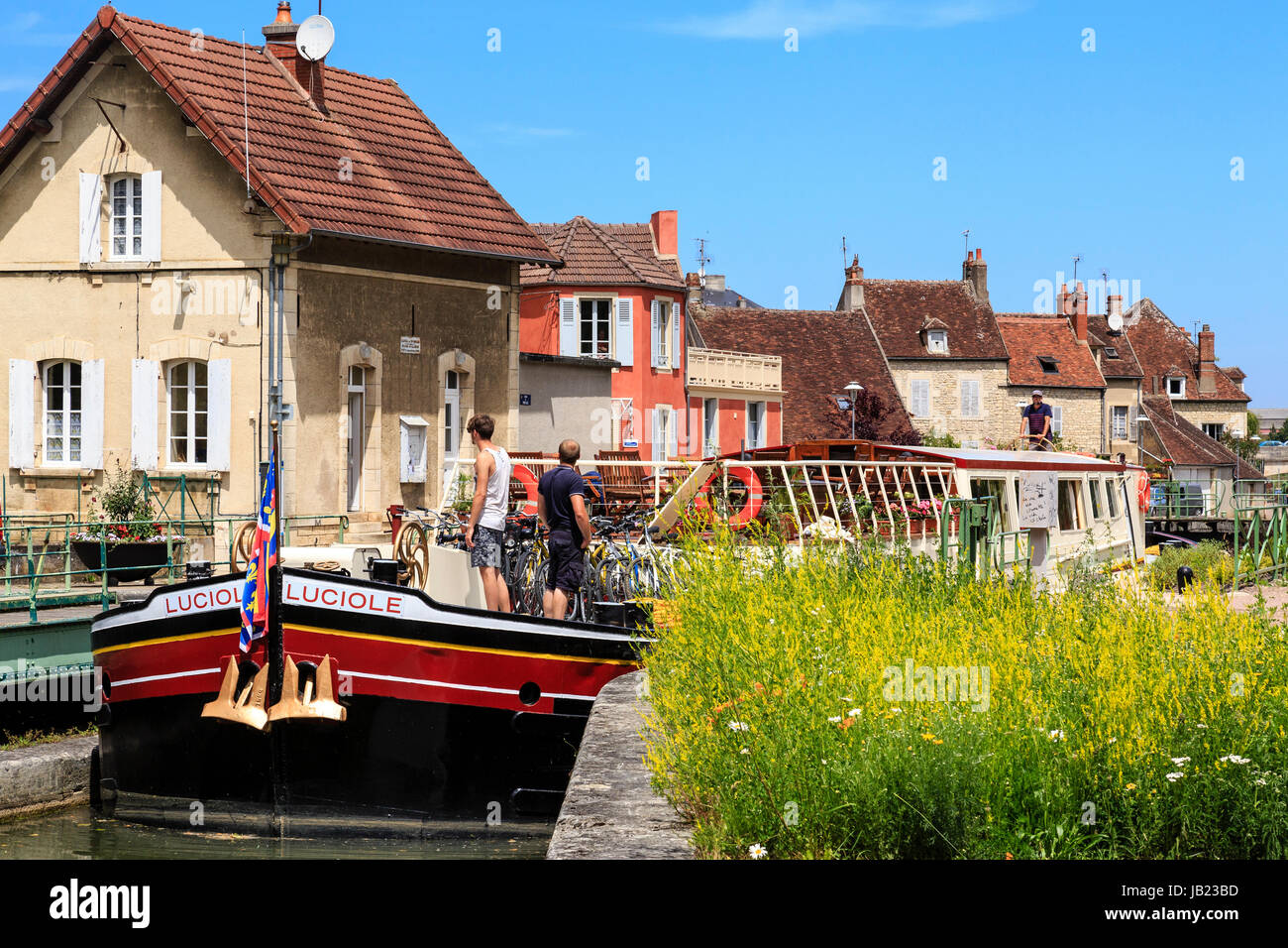 Frankreich, Nièvre (58), Clamecy Écluse de Clamecy Sur le Canal du Nivernais / / Frankreich, Nièvre, Clamecy, Clamecy Sperren auf der Canal du Nivernais Stockfoto