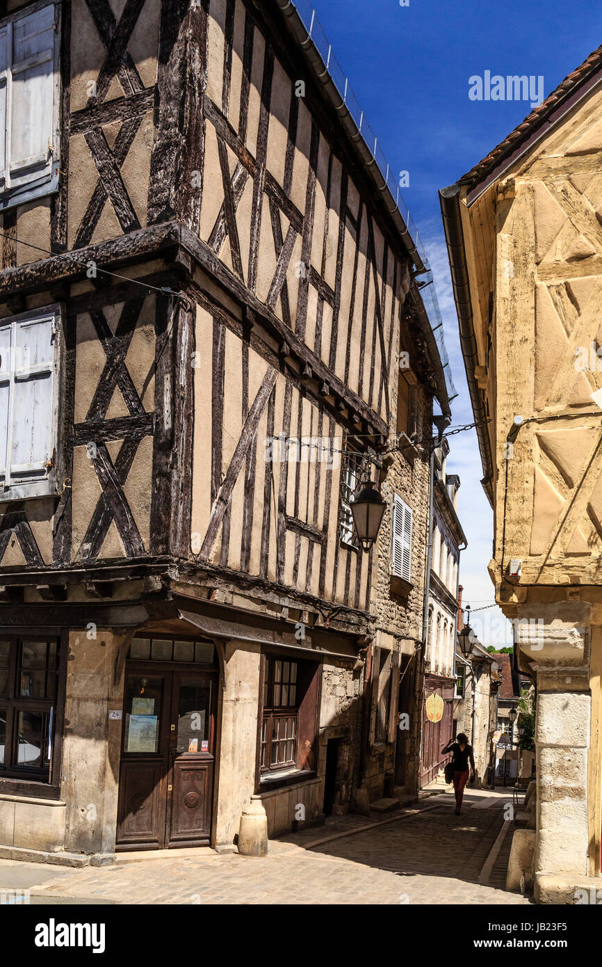 Frankreich, Nièvre (58), Clamecy, rue De La Monnaie Dans le Centre Ville Médiéval / / Frankreich, Nièvre, Clamecy, Monnaie Straße in der mittelalterlichen Stadt Stockfoto