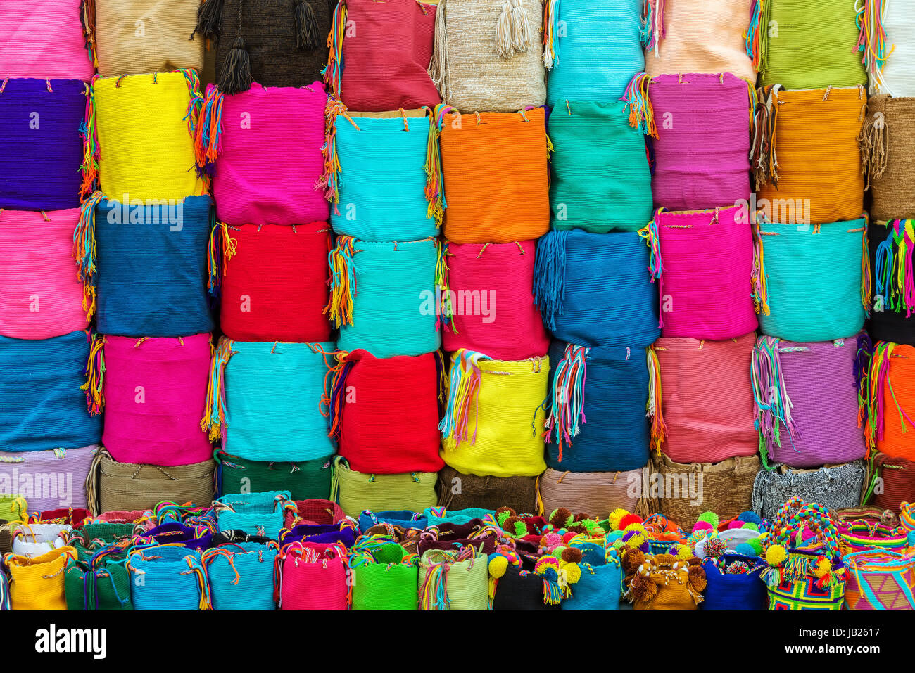 Souvenir-Bags für Verkauf in Cartagena, Kolumbien.  Man nennt Sie 'Mochilas' und sind typisch für die Wayuu-Indianer Stockfoto