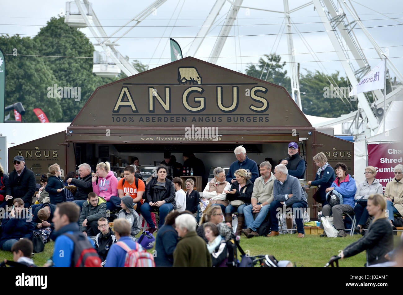 Ardingly Sussex UK 8. Juni 2017 - Angus Aberdeen Angus Burger stall auf der South of England Show an der Ardingly Showground in Sussex statt. Der Süden von England Agricultural Society feiert ihr 50-jähriges Jubiläum in diesem Jahr präsentiert das Beste aus Landwirtschaft, Gartenbau und die Landschaft im Süden von England. Foto von Simon Dack Stockfoto