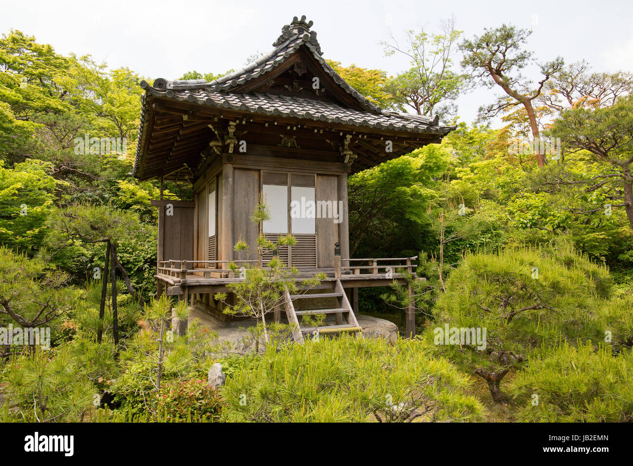 Ein Tempel im Bereich der Arashiyama Bambushain Stockfoto