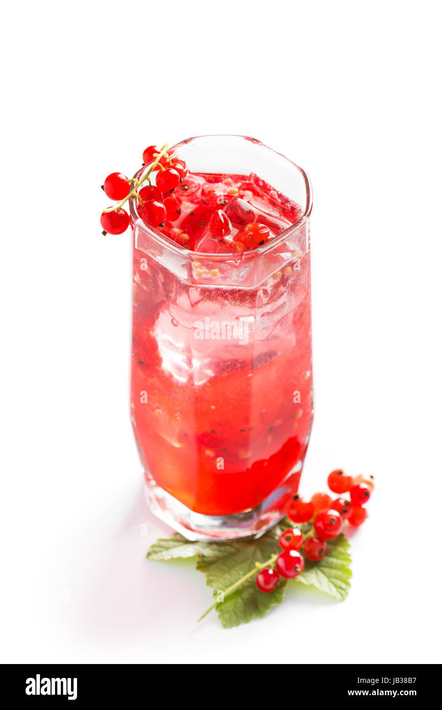 Frische rote Strom detox Sommerdrink auf weiß Stockfoto