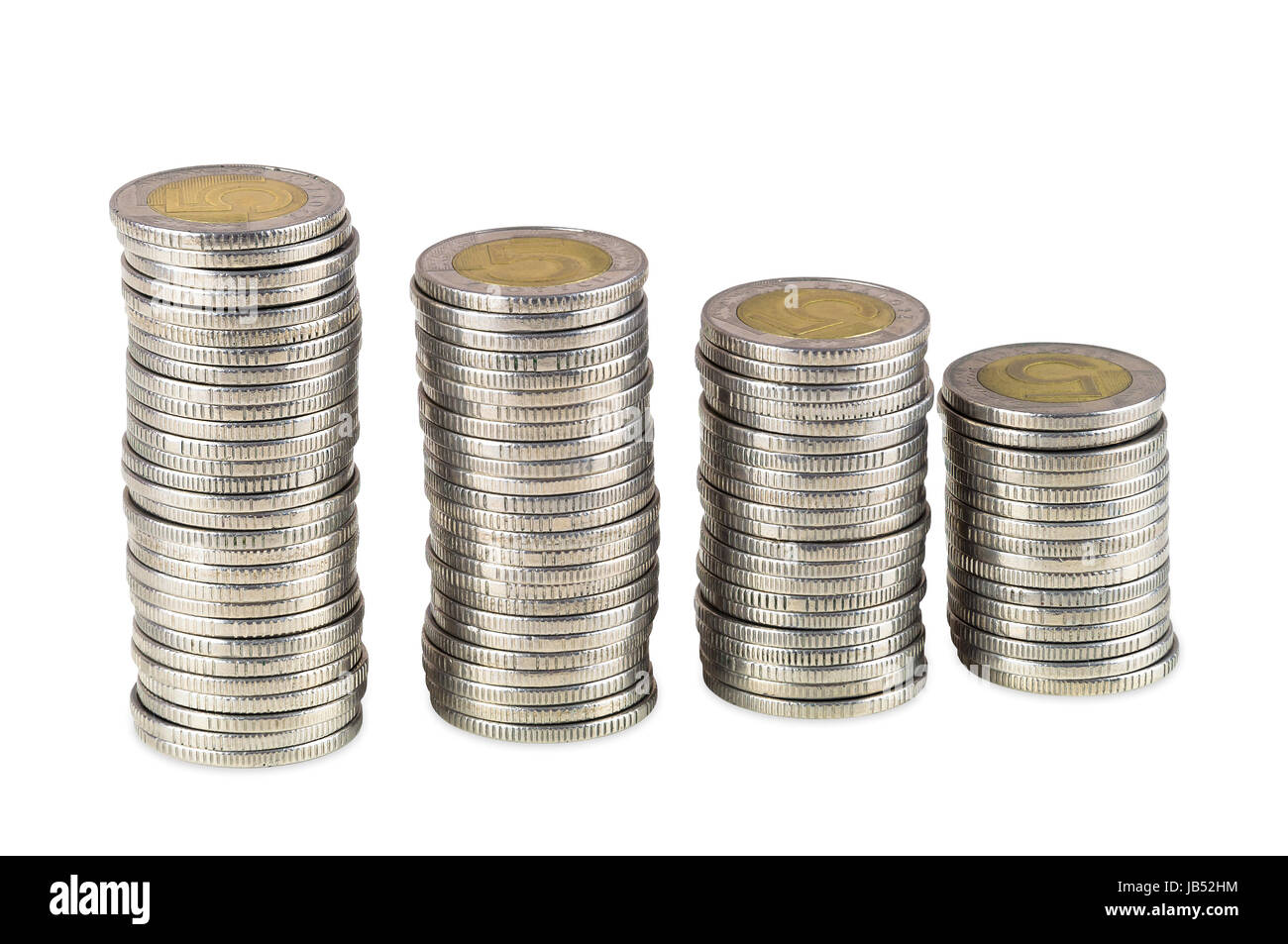 Stapel von fünf Zloty Münzen isoliert auf weißem Hintergrund mit Beschneidungspfad Stockfoto