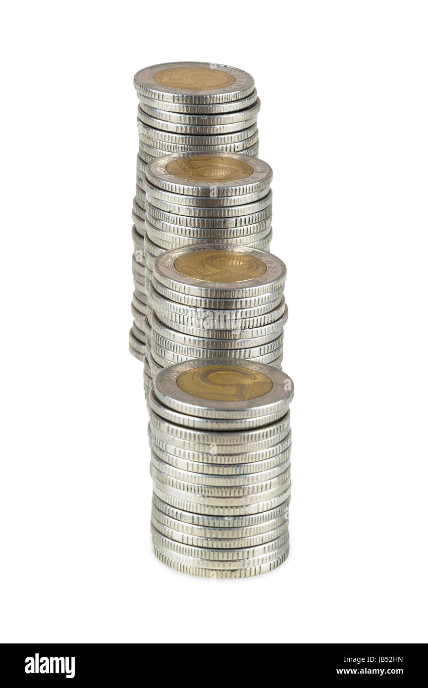 Stapel von fünf Zloty Münzen isoliert auf weißem Hintergrund mit Beschneidungspfad Stockfoto