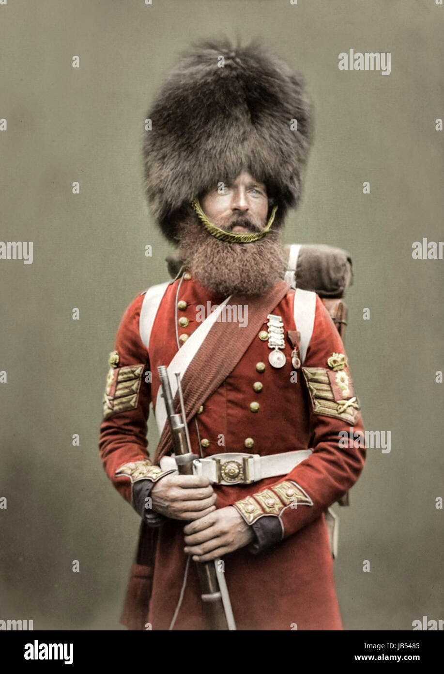 Farbe Sergeant William McGregor der Scots Fusiliers wachen auf seine Rückkehr aus dem Krim-Krieg im Juli 1856 von Robert Howlett und Joseph Cundall als Teil einer Serie mit dem Titel "Krim Helden 1856" und später Farbausführung fotografiert. Stockfoto