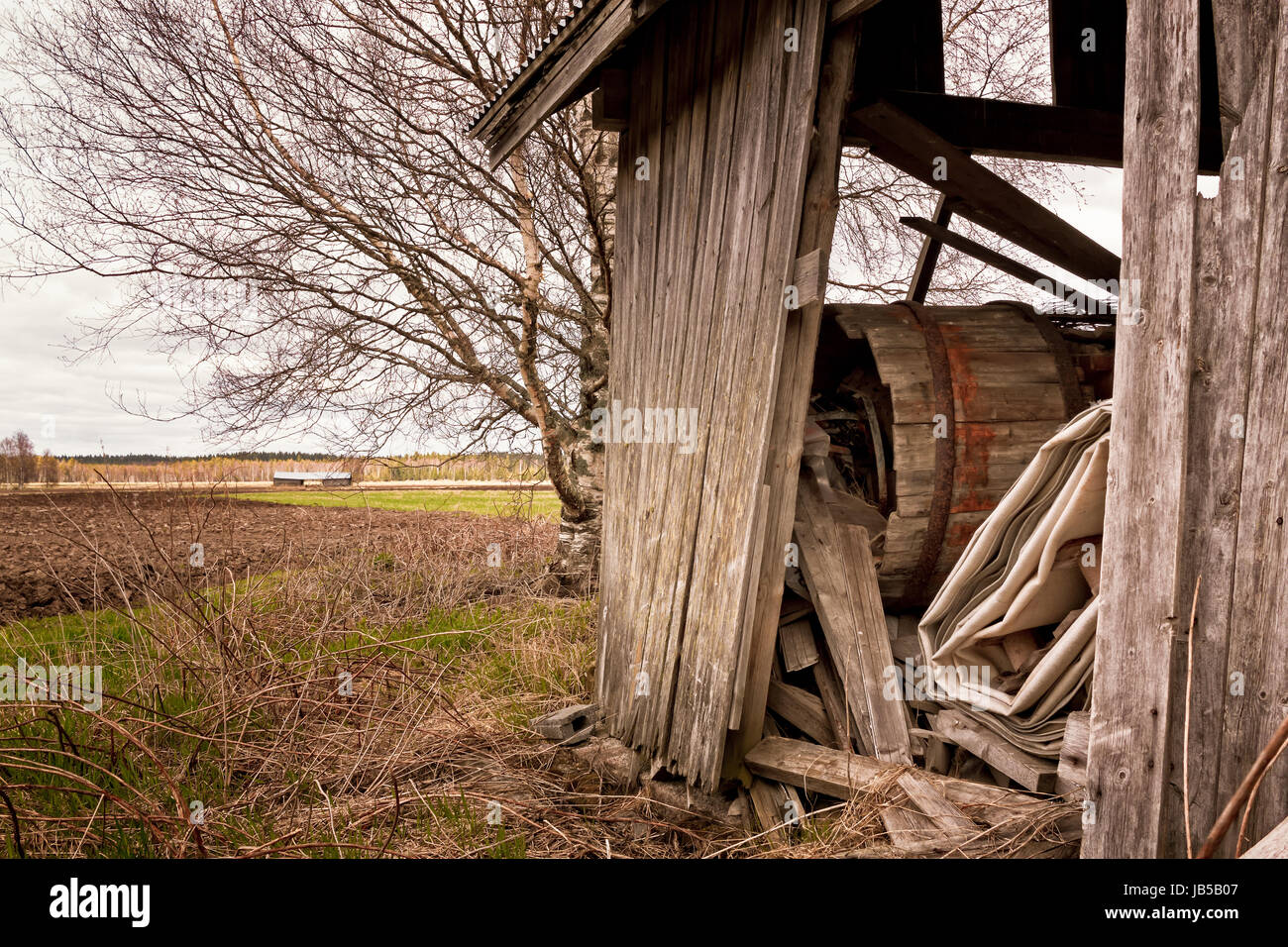 Die alte Scheune Häuser im ländlichen Finnland sind für Pflanzen nicht mehr verwendet. Heute sind sie in der Regel Speicher voll von etwas, was Sie täglich brauchen nicht Stockfoto