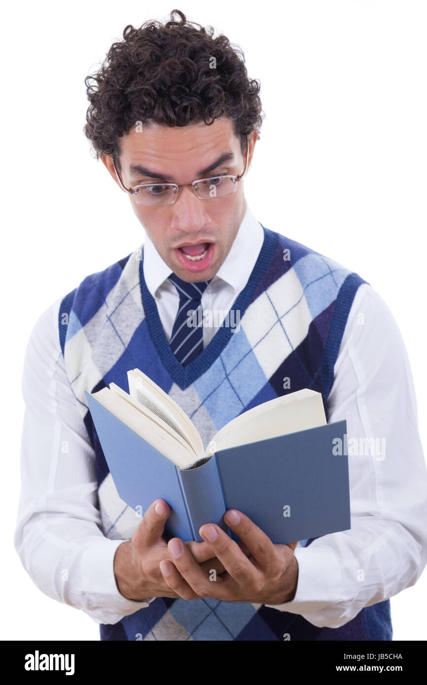 Mann mit Brille schockiert über das Buch Stockfoto