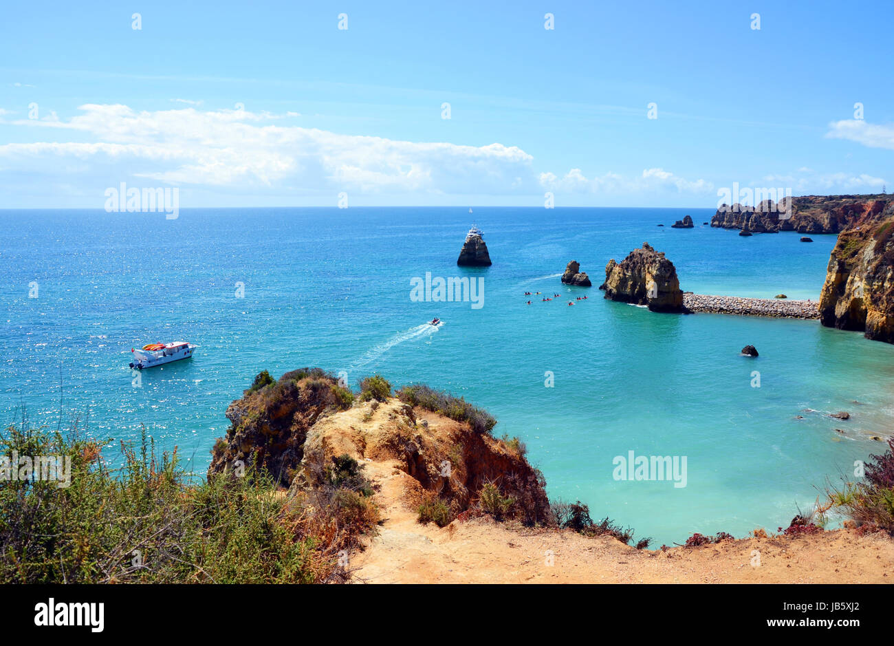Weg auf den Klippen der Algarve zwischen Praia Dona Ana und Praia Piano, Portugal Stockfoto