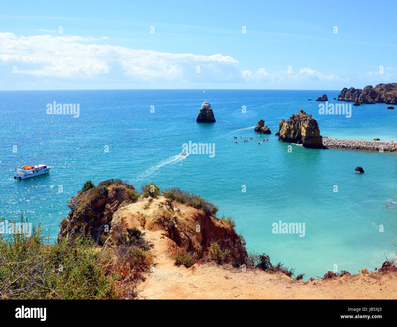 Weg auf den Klippen der Algarve zwischen Praia Dona Ana und Praia Piano, Portugal Stockfoto