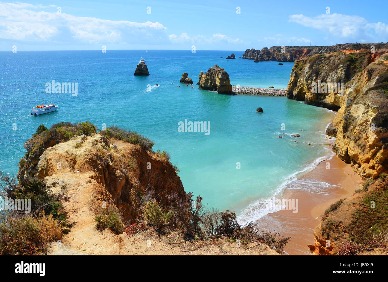Weg auf den Klippen der Algarve zwischen Praia Dona Ana und Praia Piano, Portugal Stockfoto