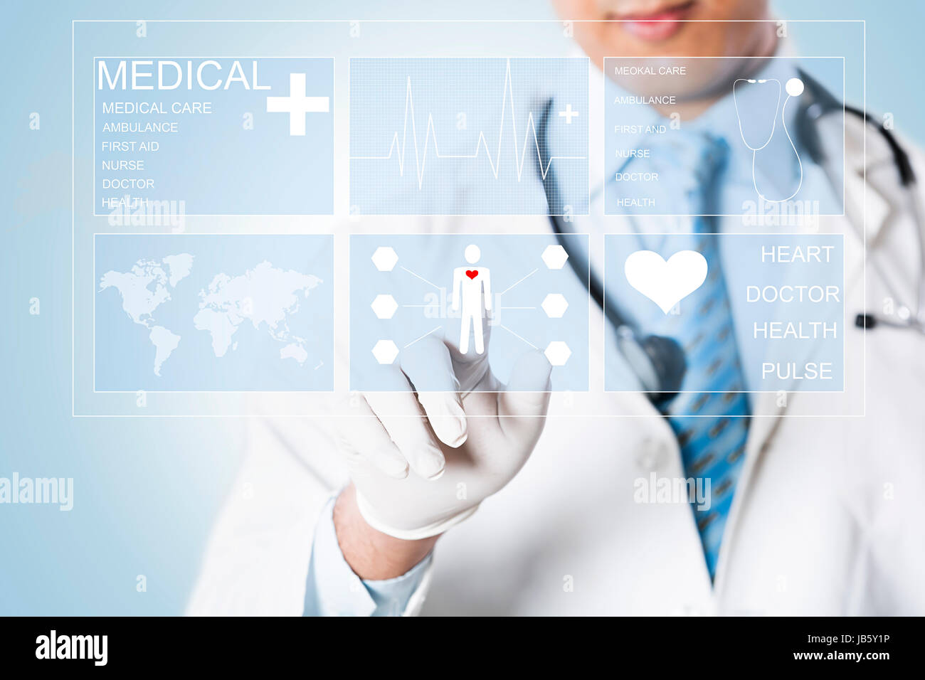 1 Arzt Mann digitalen Bildschirm berühren im Krankenhaus arbeiten Stockfoto