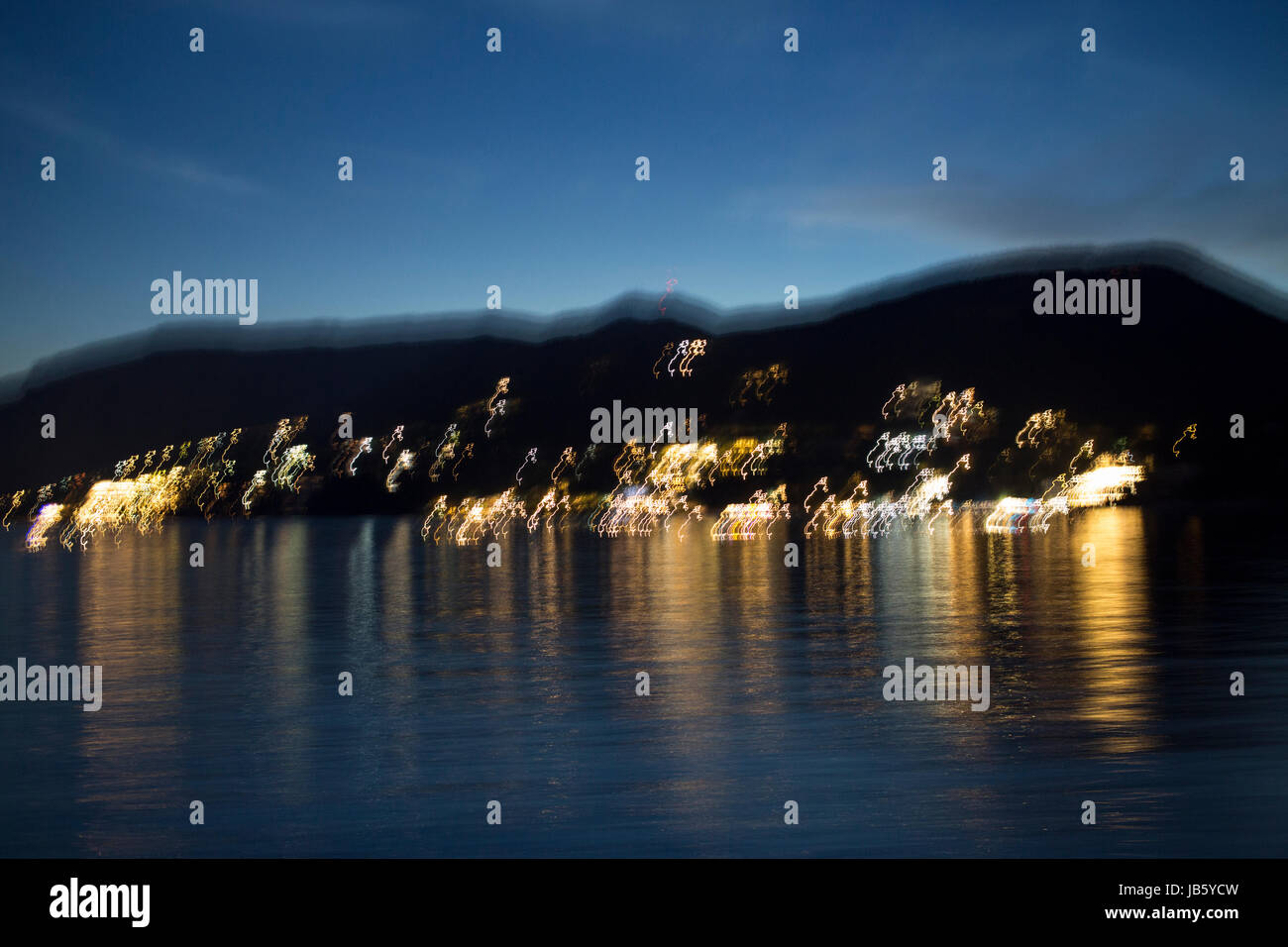 Abends Blick auf Lichter auf Korfu mit Bewegung Stockfoto