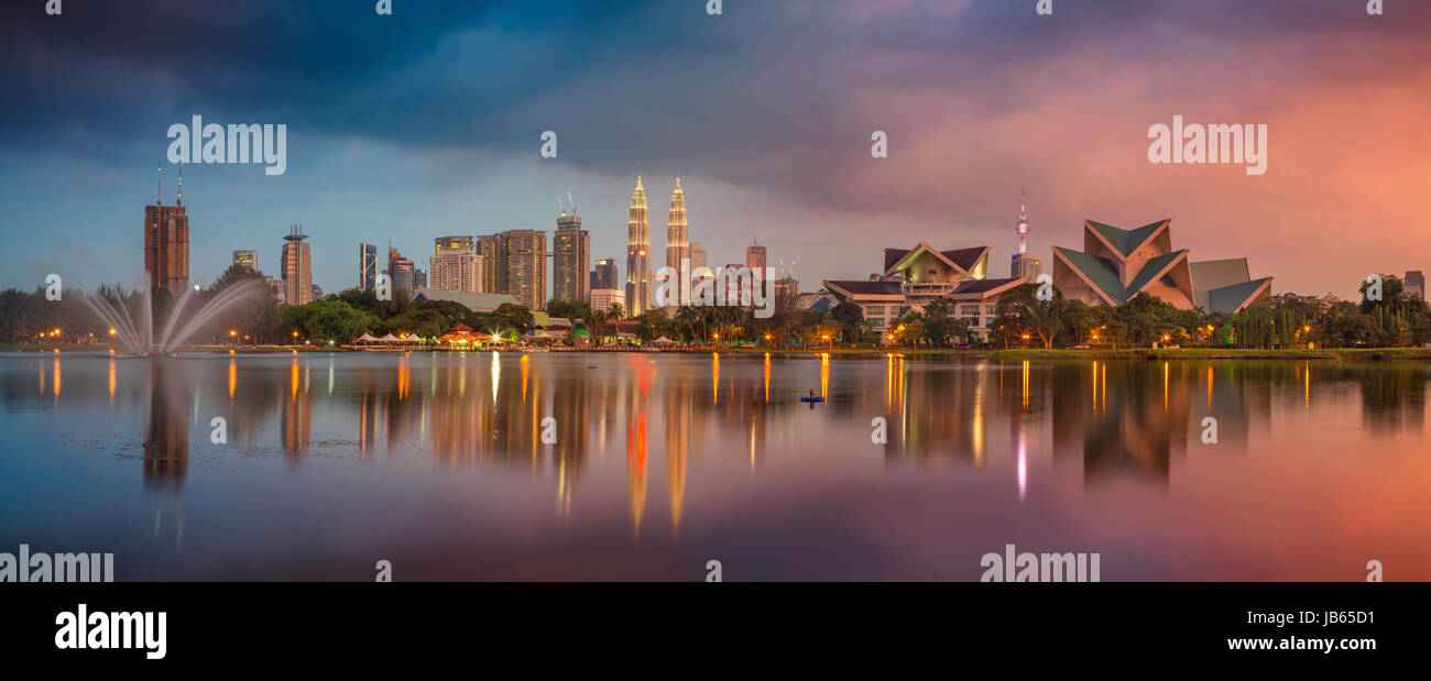 Kuala Lumpur Panorama. Stadtbild Bild von Kuala Lumpur, Malaysia während des Sonnenuntergangs. Stockfoto