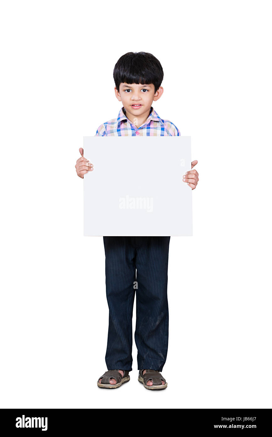 Happy 1 Indischen ländlichen Kid Boy, White Board im Studio shot auf weißem Hintergrund Stockfoto