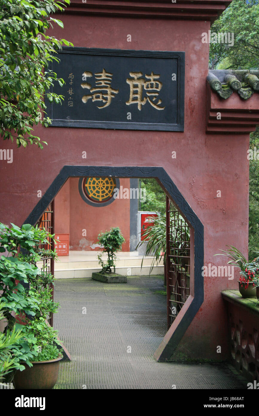 Buddhistischer Tempel in Mount Emei (China). Stockfoto