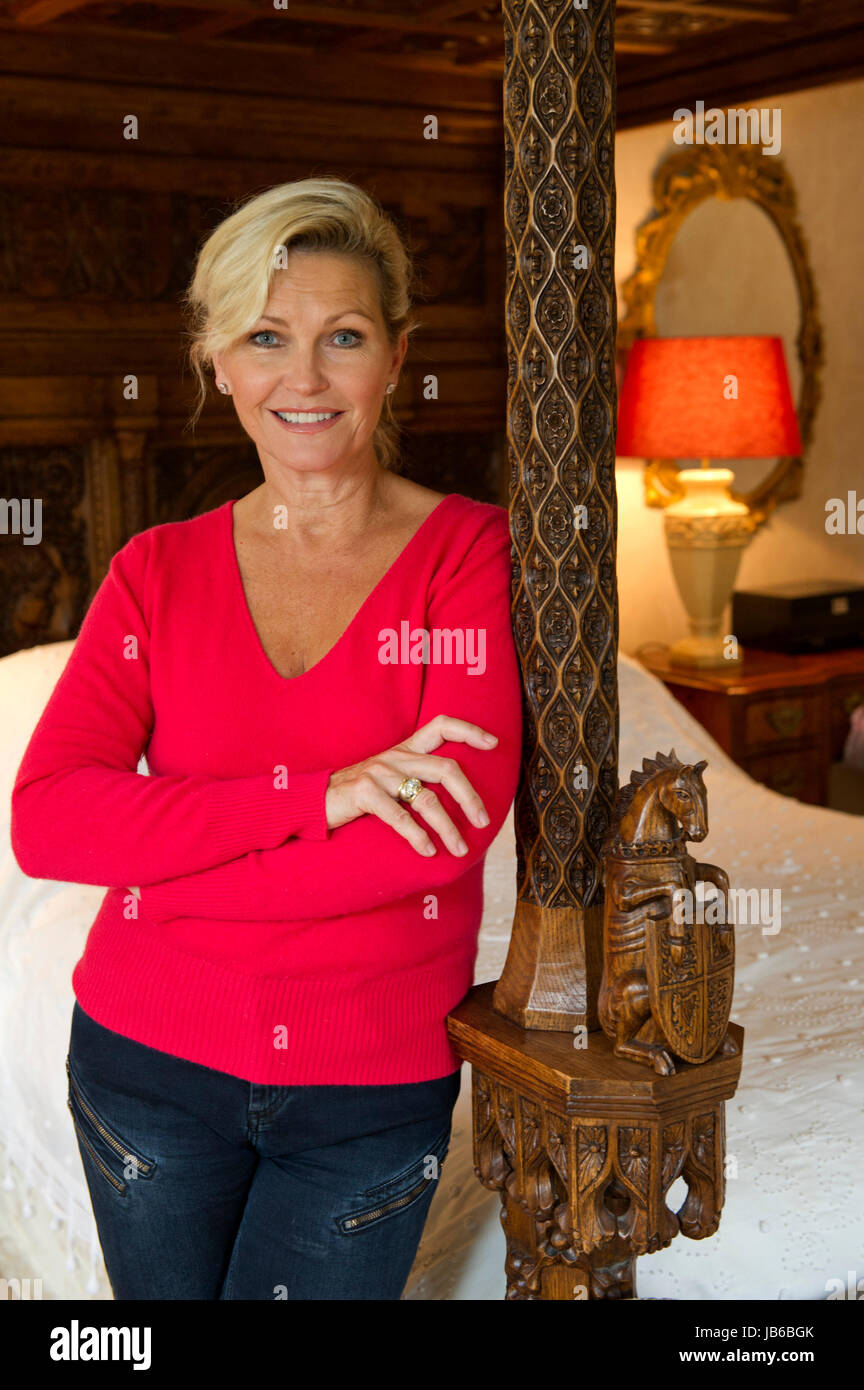 Schauspieler Fiona fullerton an ihrem Haus. Stockfoto