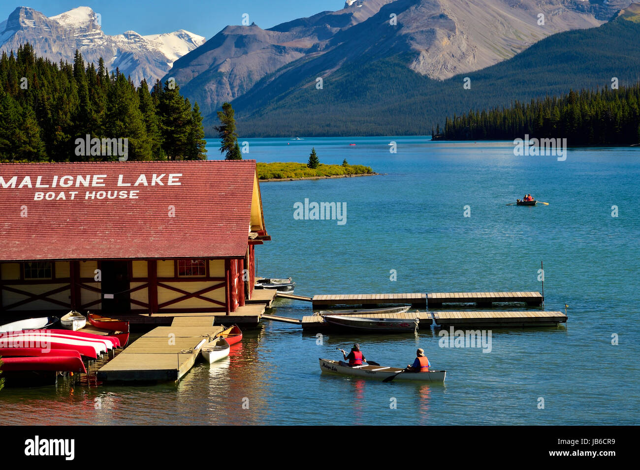 Bootfahren auf Maligne Lake im Jasper-Nationalpark Alberta Kanada Stockfoto