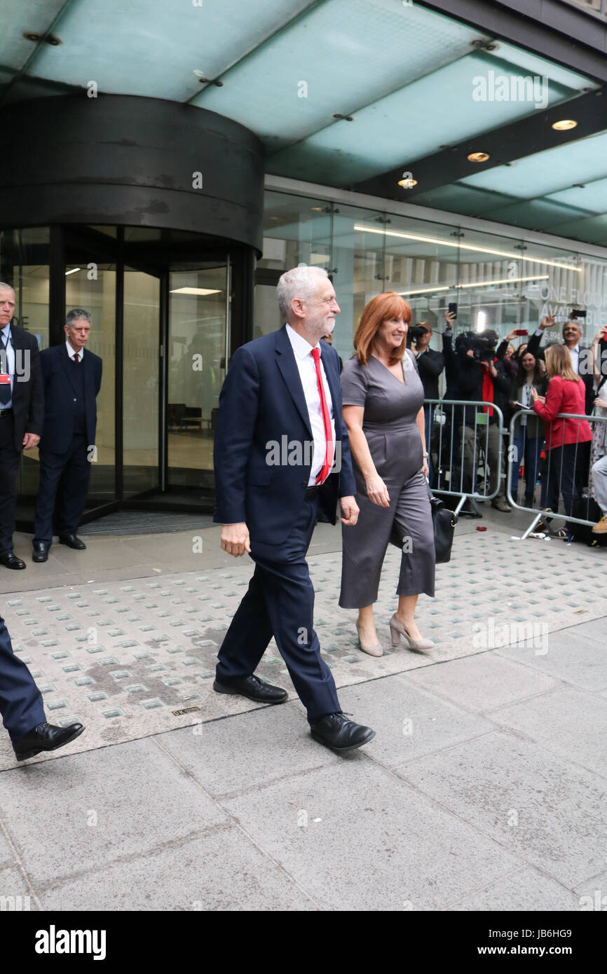 London UK. 9. Juni 2017. Labour-Chef Jeremy Corbyn Party verlässt Hauptquartier in London nach Sicherung der besser als erwarteten Ergebnisse bei den allgemeinen Wahlen, was zu einem Hung Parlament Ehre: Amer Ghazzal/Alamy Live-Nachrichten Stockfoto