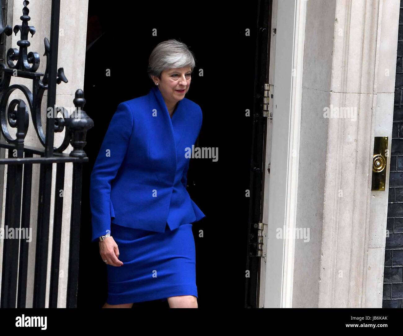 London, UK. 9. Juni 2017. Theresa kann Downing Street zu Buckingham Palace Kredit gehen lässt: Finnbarr Webster/Alamy Live News Stockfoto